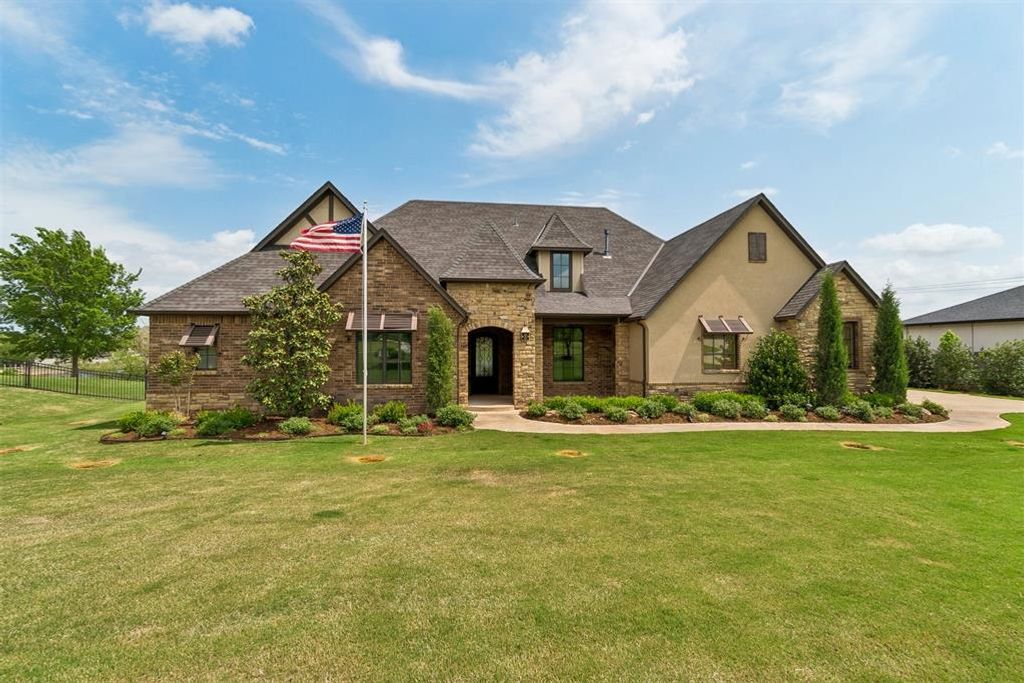Image 1 of property listing at 21484 S Sawtooth Circle, Edmond, OK 73012