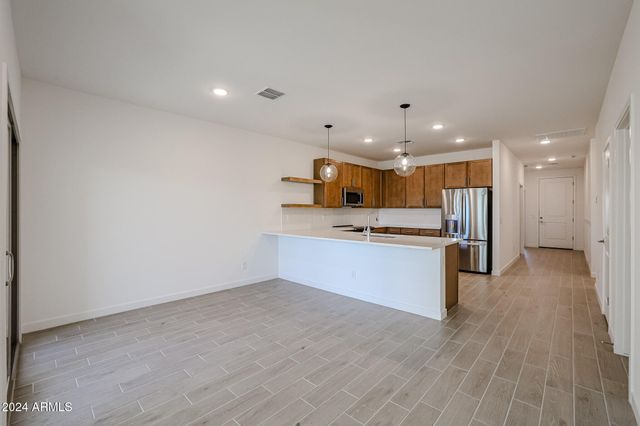7931 W FRIER Drive, Glendale, AZ 85303