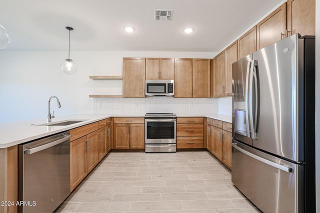 7931 W FRIER Drive, Glendale, AZ 85303