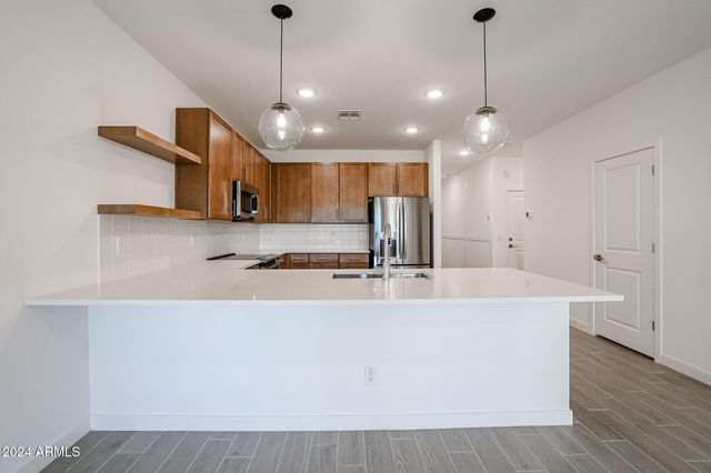 7931 W FRIER Drive, Glendale, AZ 85303