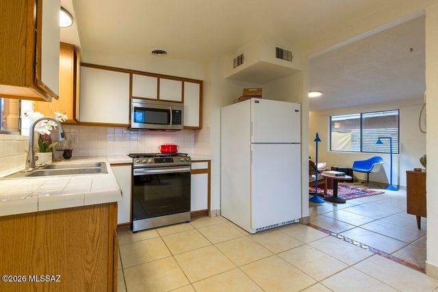 1310 N 14th Avenue, Tucson, AZ 85705