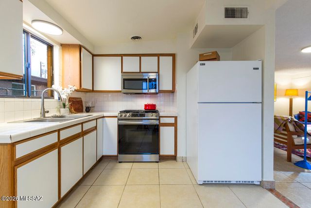 1310 N 14th Avenue, Tucson, AZ 85705
