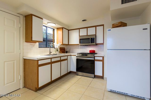 1310 N 14th Avenue, Tucson, AZ 85705