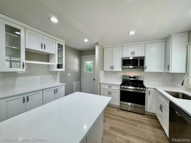 5458 Vincent Avenue, Waterford, MI 48327
