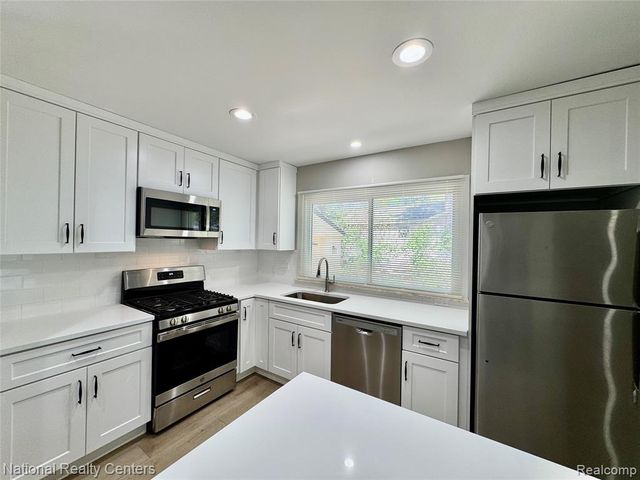 5458 Vincent Avenue, Waterford, MI 48327