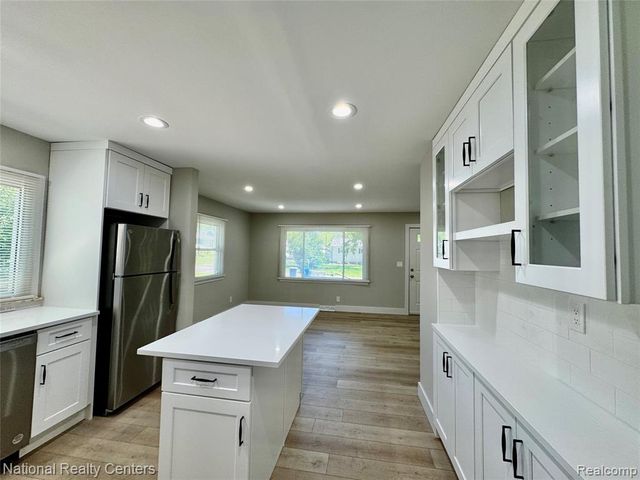 5458 Vincent Avenue, Waterford, MI 48327