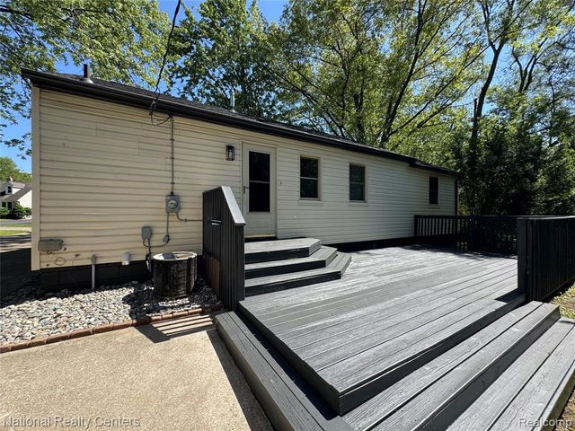 5458 Vincent Avenue, Waterford, MI 48327