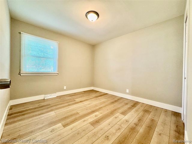 5458 Vincent Avenue, Waterford, MI 48327