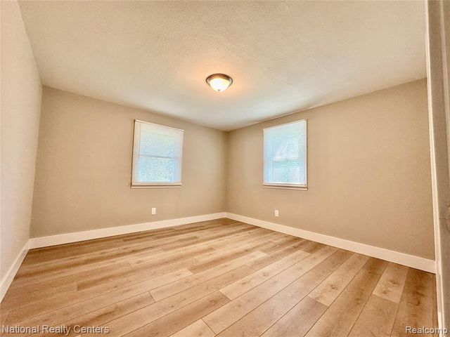 5458 Vincent Avenue, Waterford, MI 48327