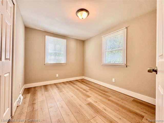 5458 Vincent Avenue, Waterford, MI 48327