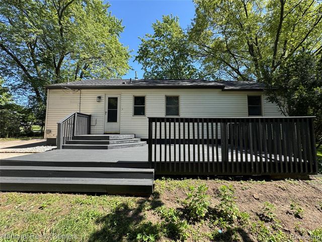 5458 Vincent Avenue, Waterford, MI 48327