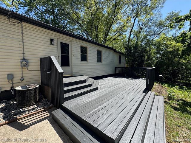 5458 Vincent Avenue, Waterford, MI 48327