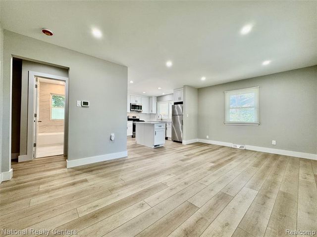 5458 Vincent Avenue, Waterford, MI 48327