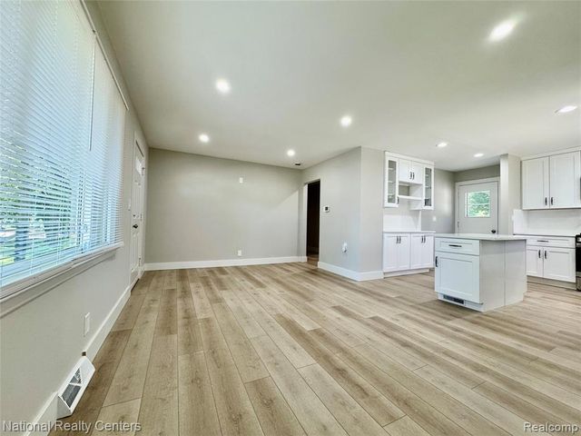5458 Vincent Avenue, Waterford, MI 48327