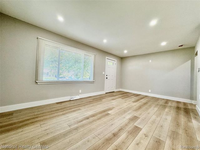 5458 Vincent Avenue, Waterford, MI 48327