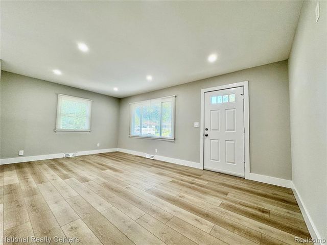 5458 Vincent Avenue, Waterford, MI 48327