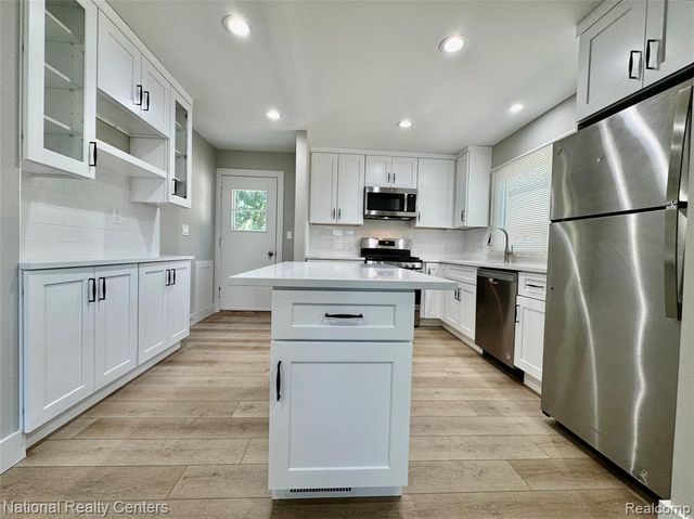 5458 Vincent Avenue, Waterford, MI 48327