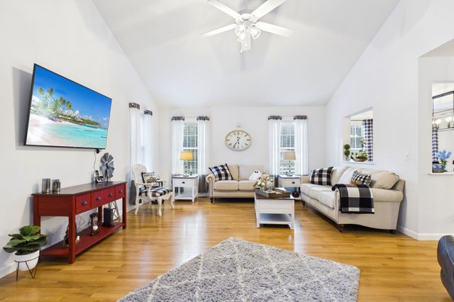 232 Collins Corner Rd, Dartmouth, MA 02747