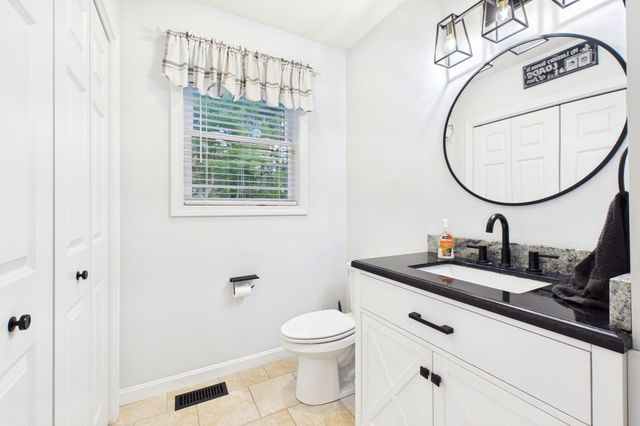 232 Collins Corner Rd, Dartmouth, MA 02747
