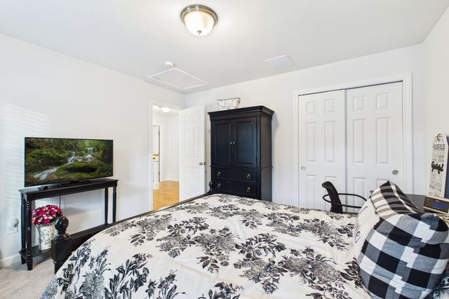 232 Collins Corner Rd, Dartmouth, MA 02747