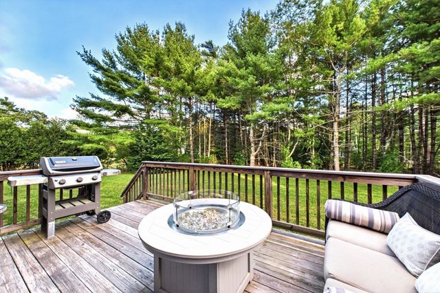 232 Collins Corner Rd, Dartmouth, MA 02747