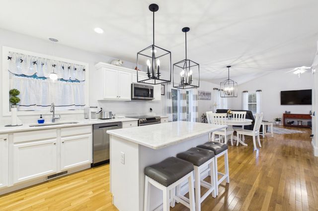 232 Collins Corner Rd, Dartmouth, MA 02747