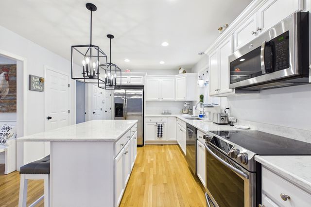 232 Collins Corner Rd, Dartmouth, MA 02747