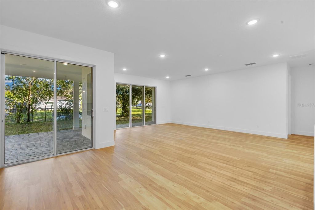 Image 8 of property listing at 155 PEARL STREET, Auburndale, FL 33823