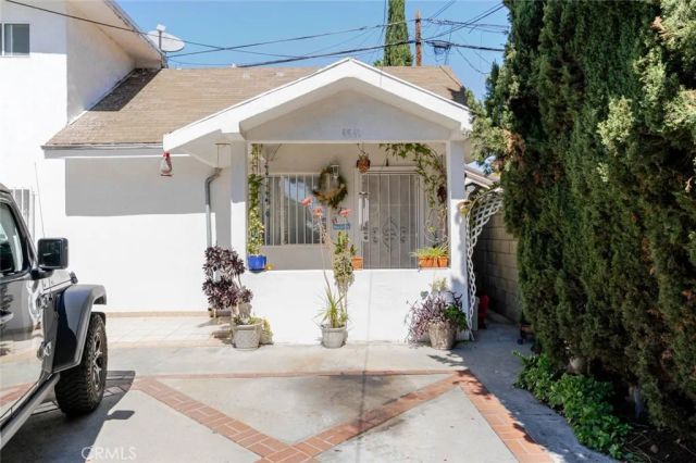 4541 Russell Avenue, Los Angeles, CA 90027