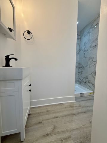 3221 S May Street 2F, Chicago, IL 60608