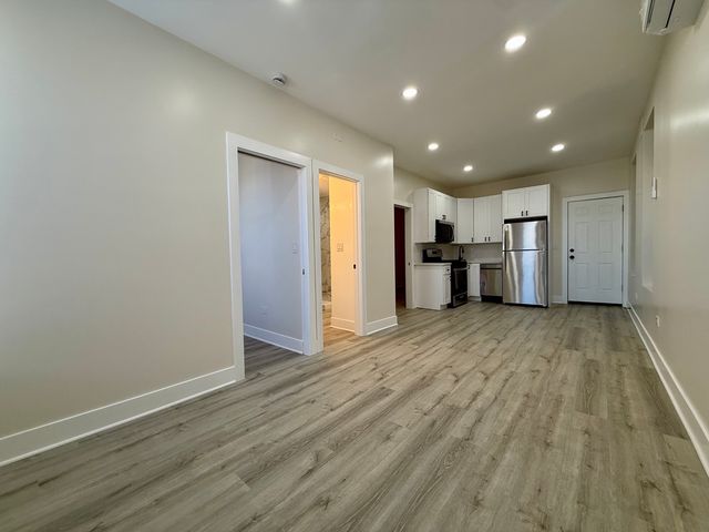 3221 S May Street 2F, Chicago, IL 60608