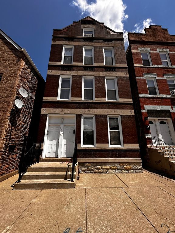 3221 S May Street 2F, Chicago, IL 60608