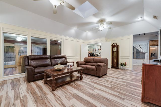 800 Brownfield Drive, Mesquite, TX 75150
