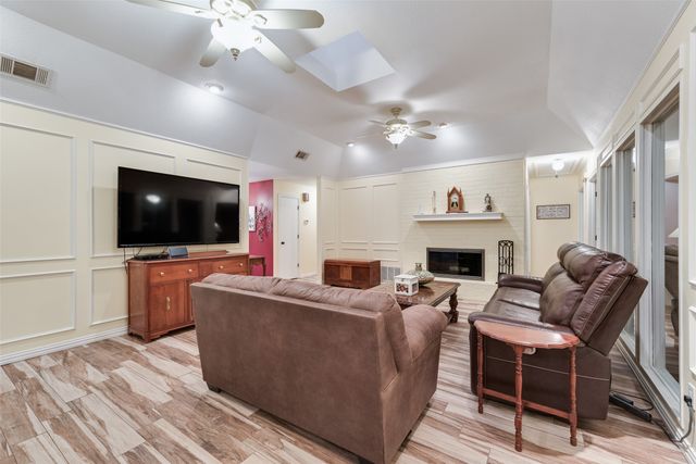 800 Brownfield Drive, Mesquite, TX 75150