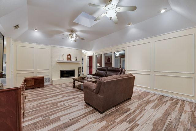 800 Brownfield Drive, Mesquite, TX 75150