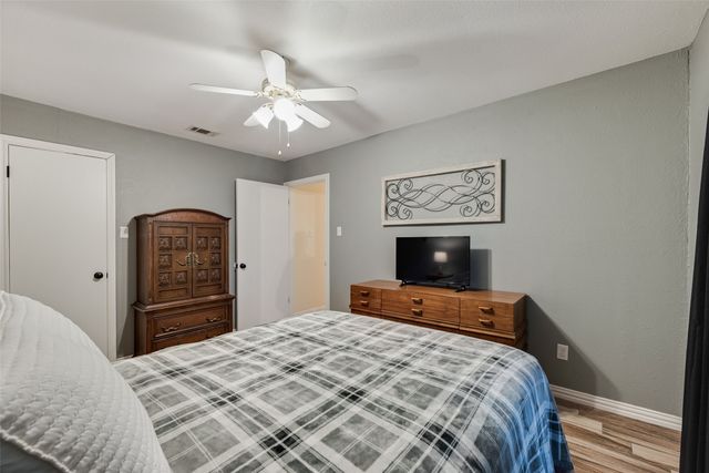 800 Brownfield Drive, Mesquite, TX 75150