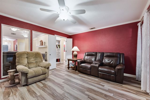 800 Brownfield Drive, Mesquite, TX 75150