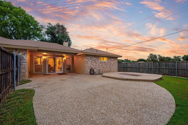 800 Brownfield Drive, Mesquite, TX 75150