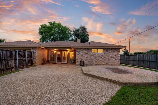 800 Brownfield Drive, Mesquite, TX 75150