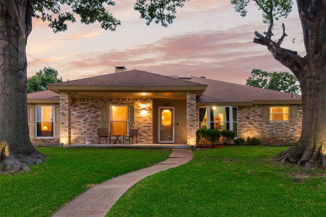 800 Brownfield Drive, Mesquite, TX 75150