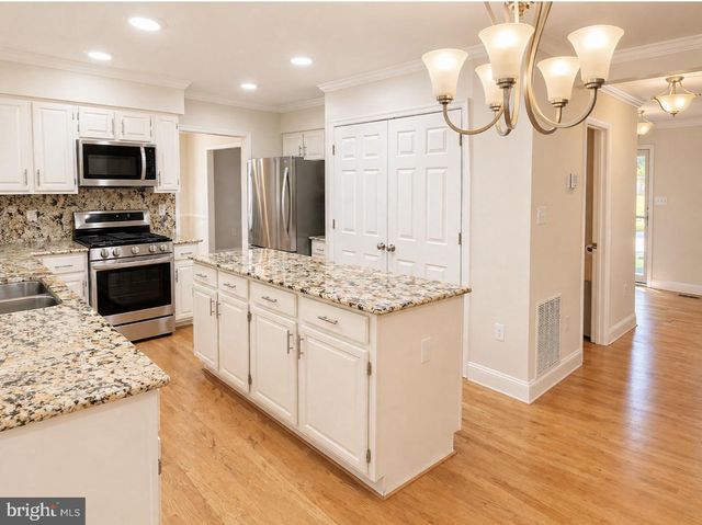 7917 DONEGAL LN, Springfield, VA 22153
