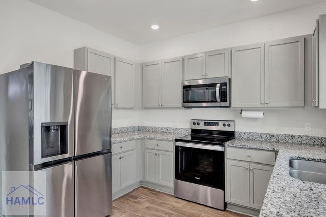 33 Dusty Trail, Hinesville, GA 31313