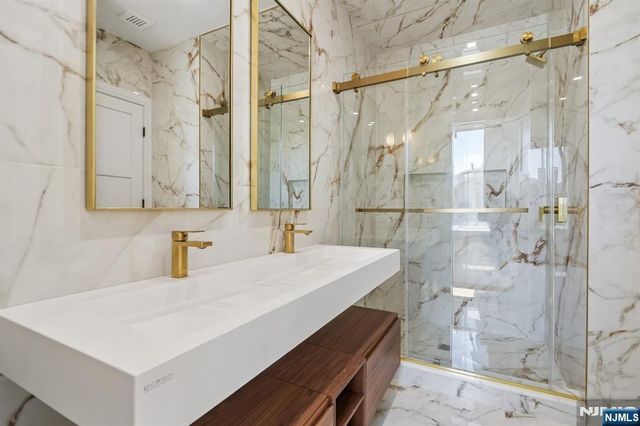 316 Bolz Street, Englewood Cliffs, NJ 07632