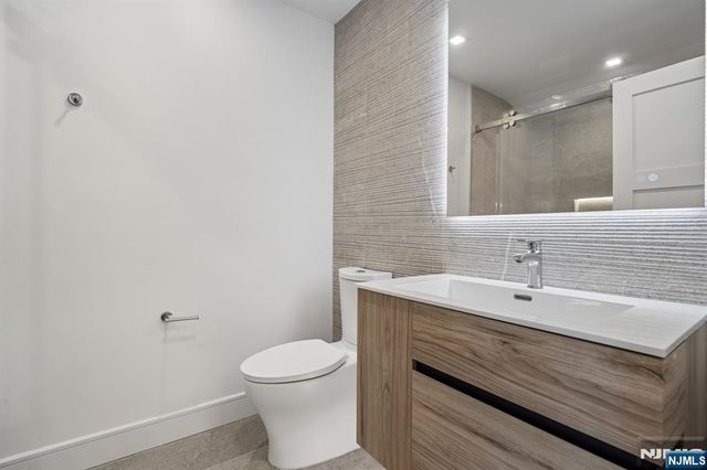 316 Bolz Street, Englewood Cliffs, NJ 07632
