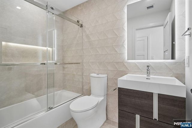316 Bolz Street, Englewood Cliffs, NJ 07632