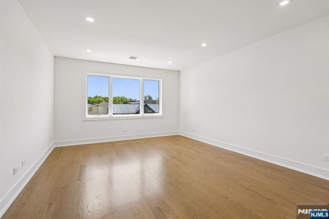 316 Bolz Street, Englewood Cliffs, NJ 07632