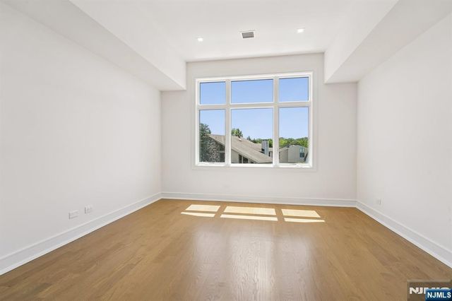 316 Bolz Street, Englewood Cliffs, NJ 07632