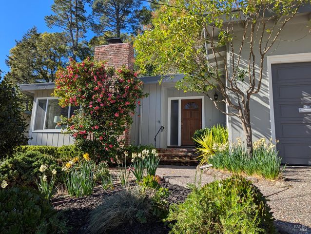 309 Oak Manor Dr, Fairfax, CA 94930