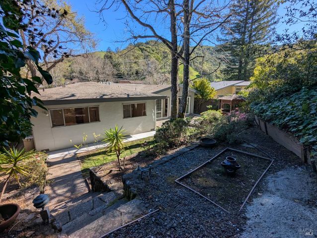 309 Oak Manor Dr, Fairfax, CA 94930