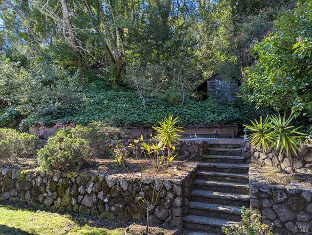 309 Oak Manor Dr, Fairfax, CA 94930